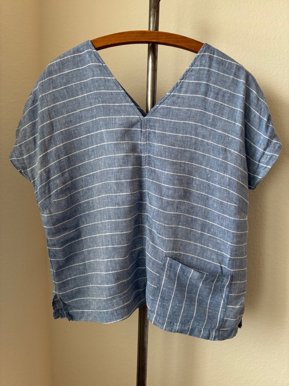 Garnet Hill sz M V-Neck Linen Boxy Top Minimalist Blue Striped Relaxed